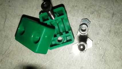 盐城市欣鑫管夹制造 TLPG2-14塑料轻型管夹的维护与技术服务体系