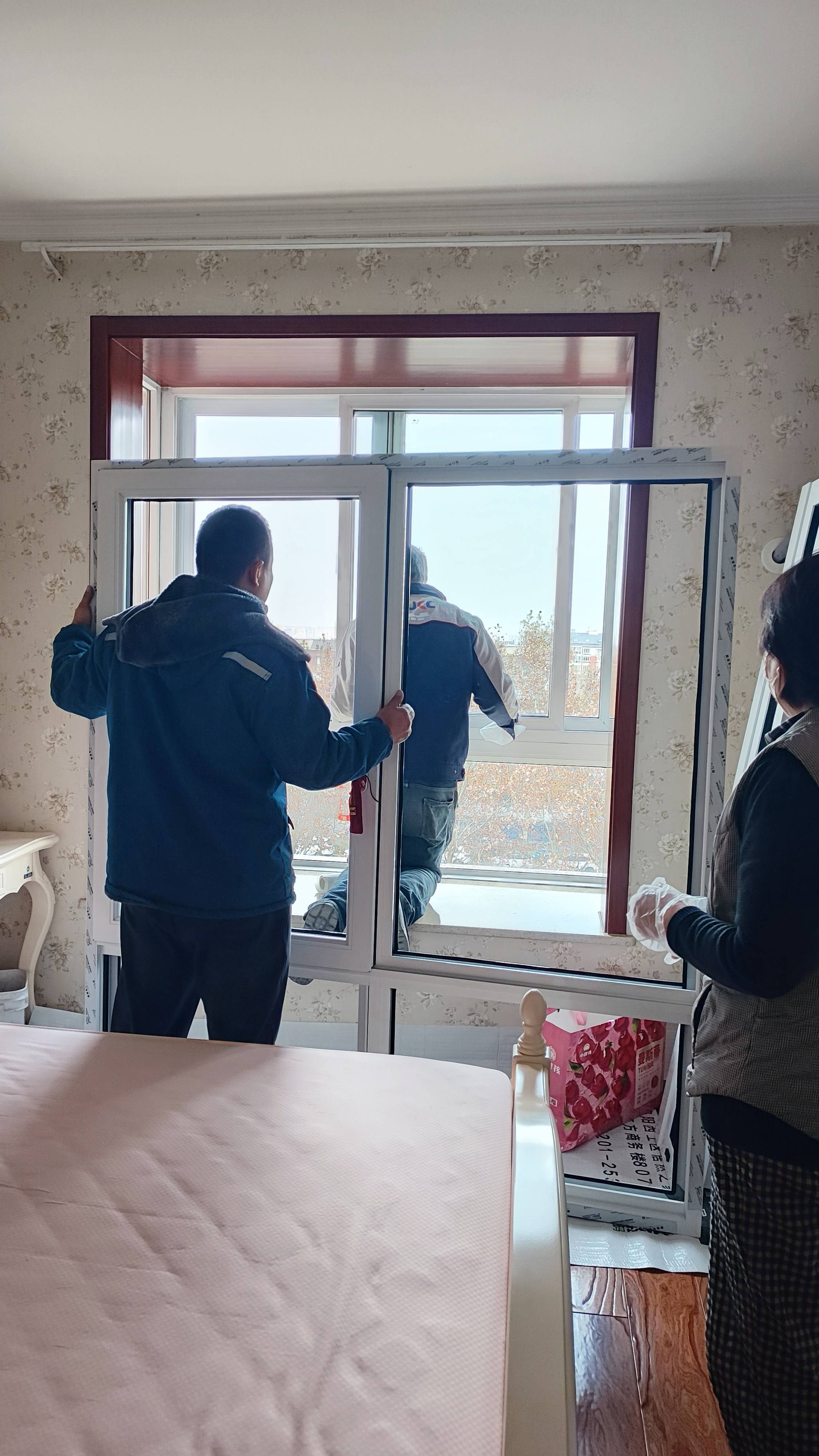 洛阳家装封阳台 系统窗安装，为何安装服务比产品本身更重要？